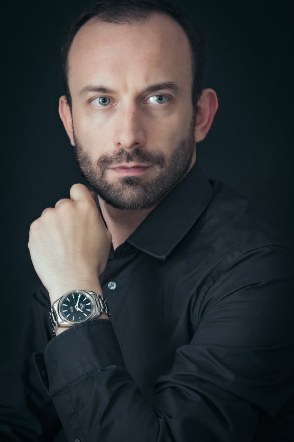 portait studio montre Omega